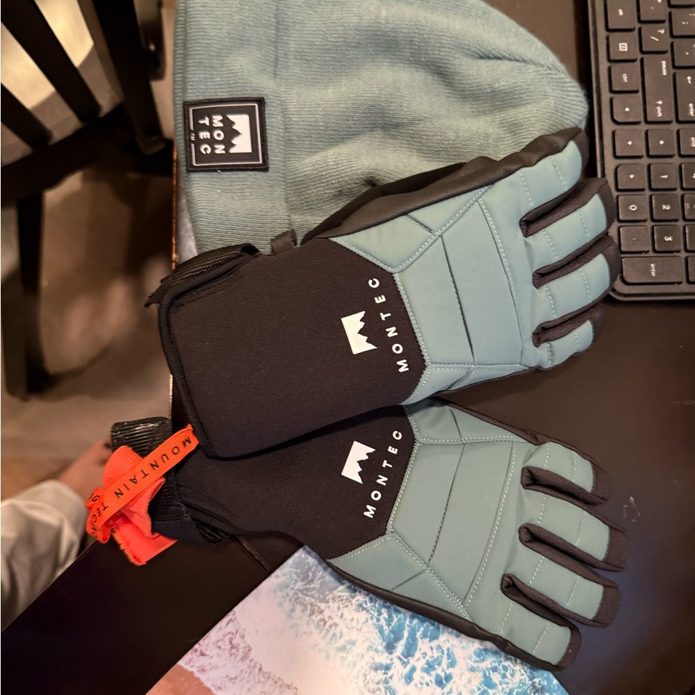 Montec Black and Teal Gloves with Beanie
